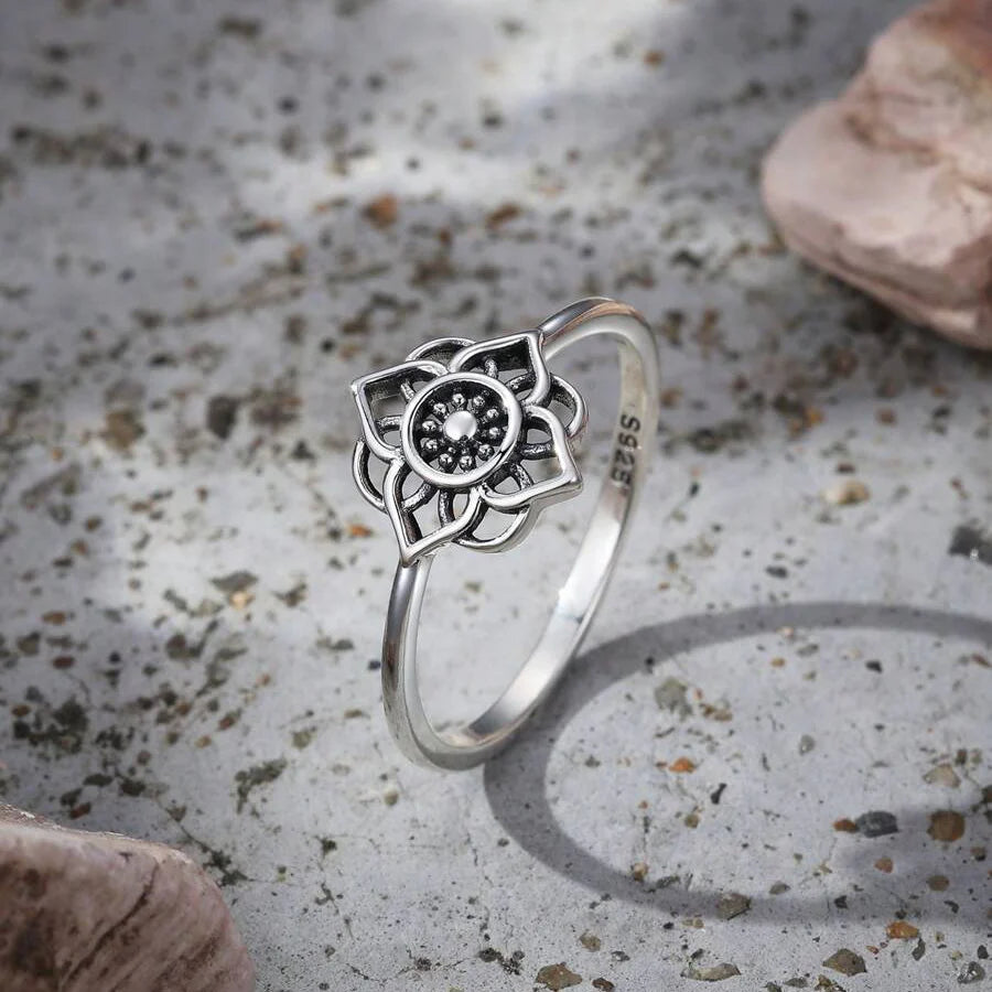 Elegant Vintage Silver Lotus Flower Ring
