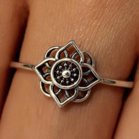 Elegant Vintage Silver Lotus Flower Ring