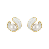 Luxurious earrings with white opal and pearl in gold