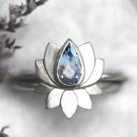 Vintage Retro Style Teardrop Zirconia Lotus Flower Ring