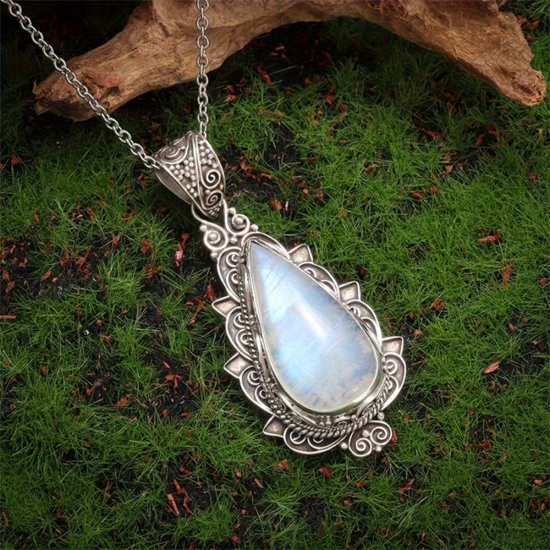 Vintage moonstone pendant necklace