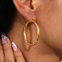 Blake Twisted Earrings Gold 40 mm