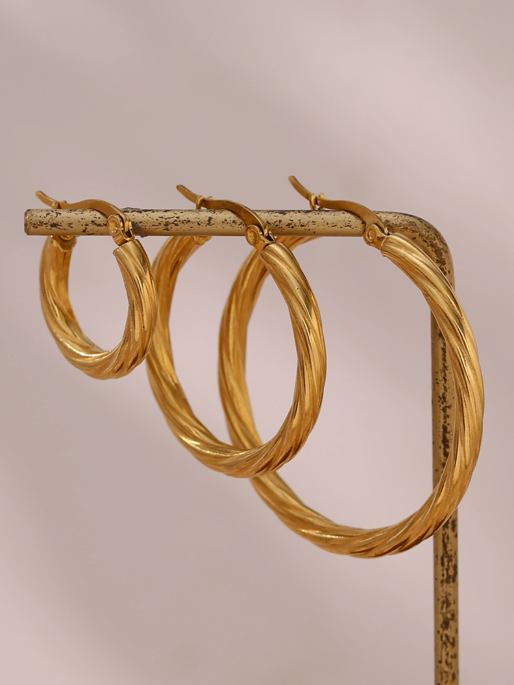 Blake Twisted Earrings Gold 40 mm