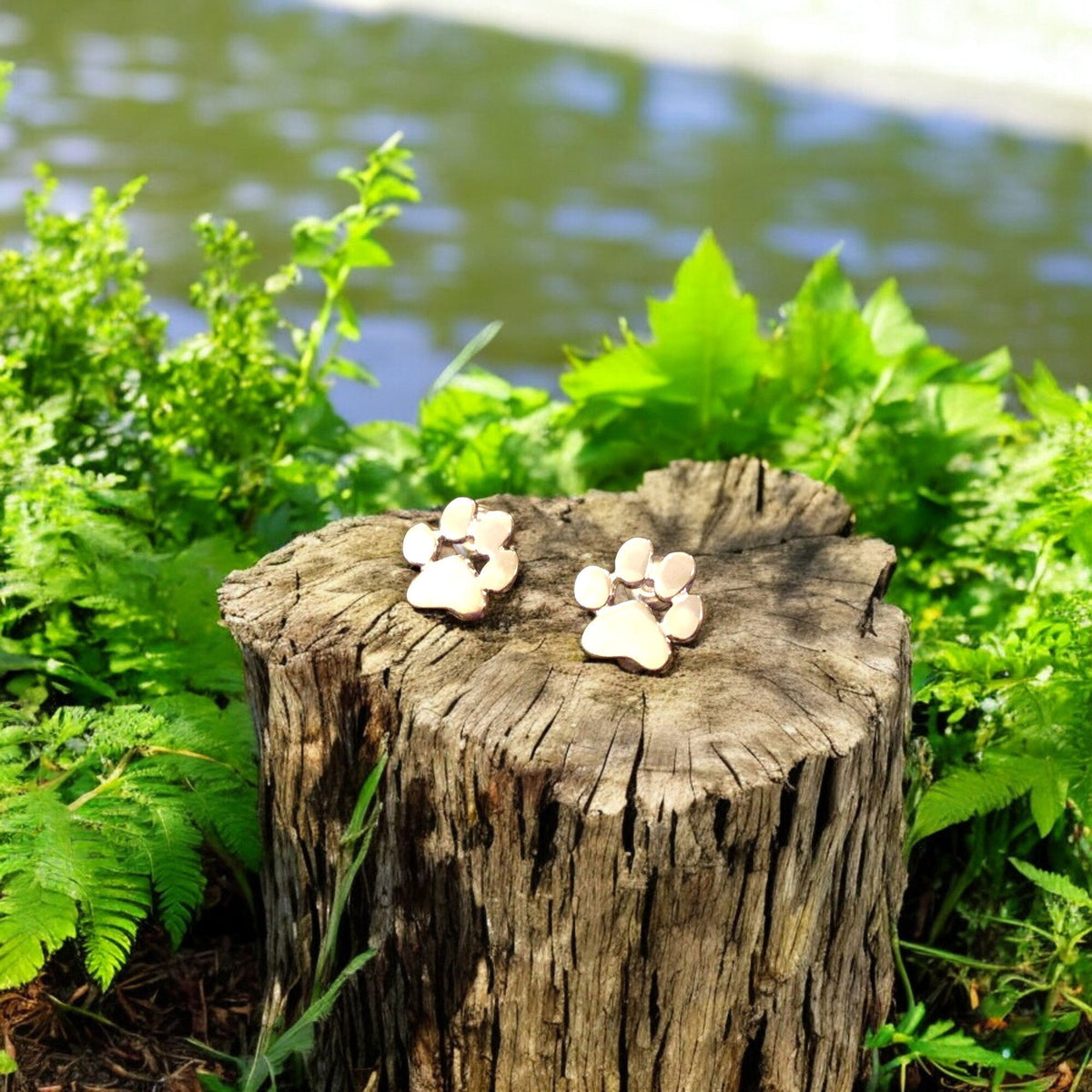 Hypoallergenic paw earrings
