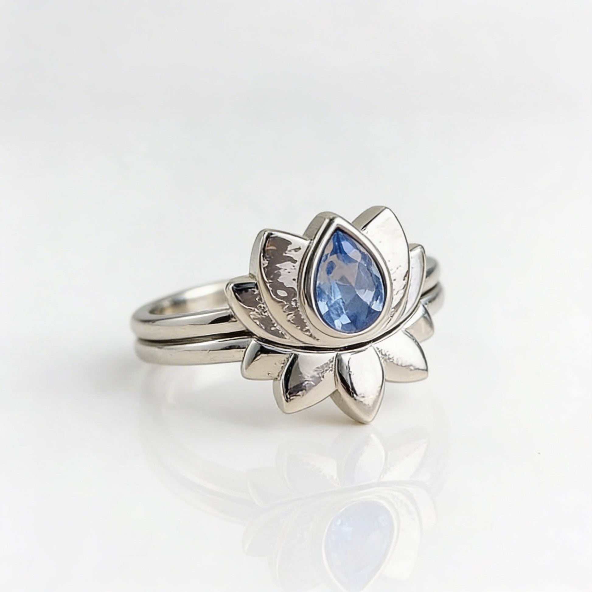 Vintage Retro Style Teardrop Zirconia Lotus Flower Ring