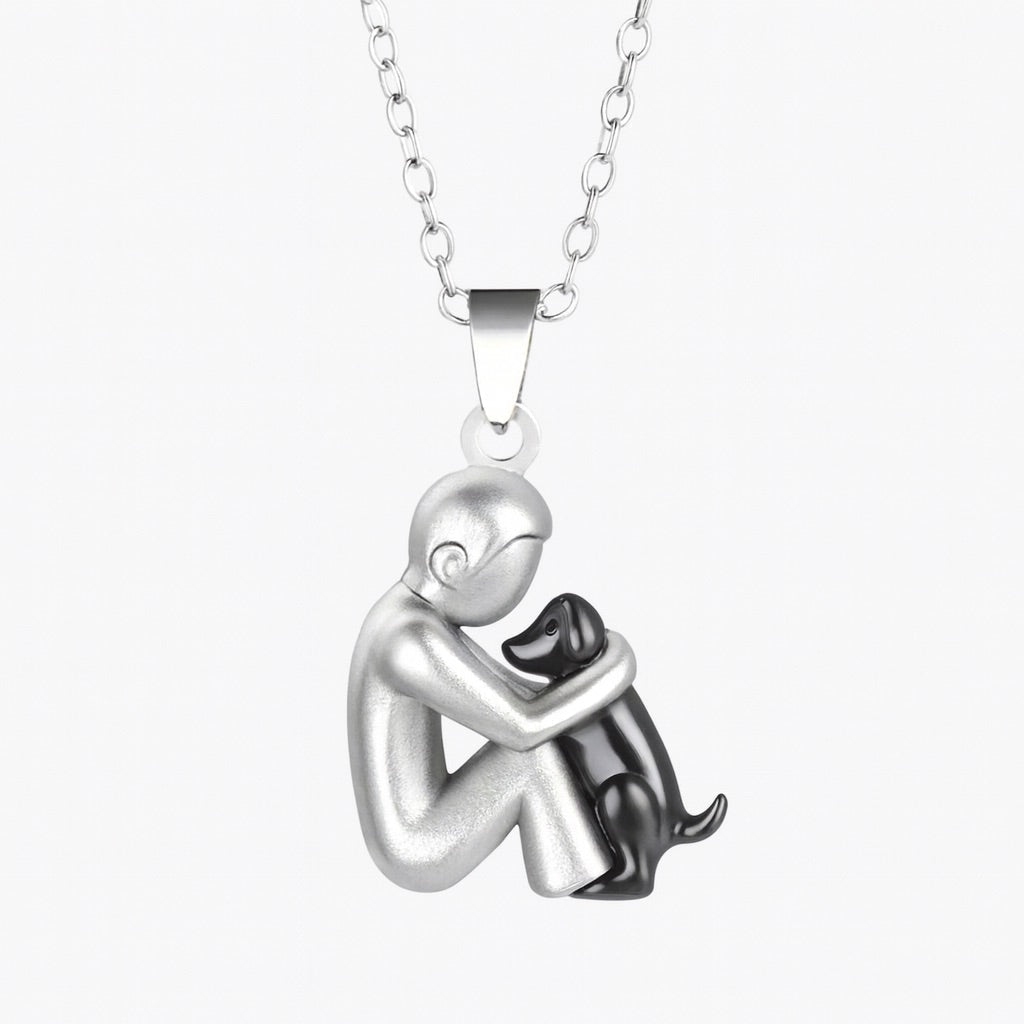 Hug pendant necklace