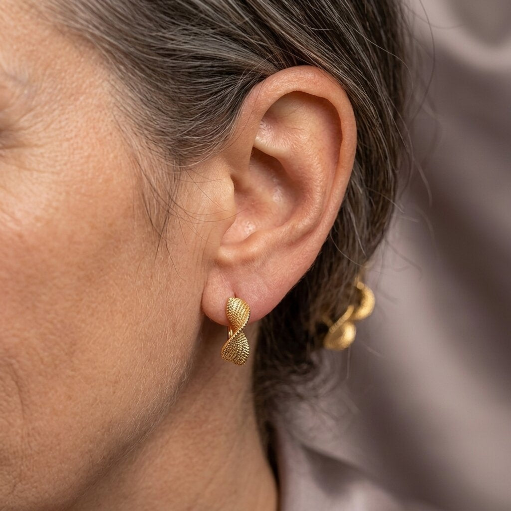 Elegant Leaf Design Hoop Earrings