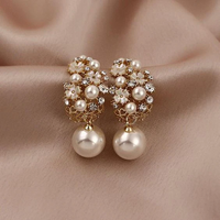 Elegant flower and pearl earrings