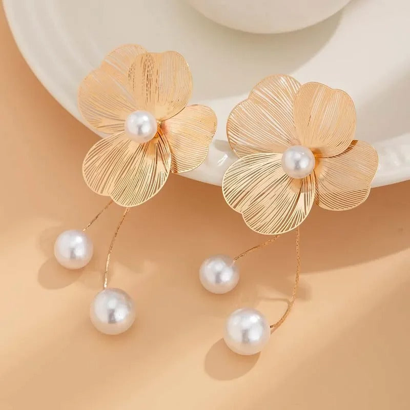 Vintage Gold Flower Pearl Drop Earrings