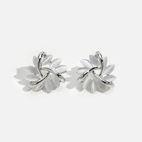 Elegant and exquisite circular opal flower stud earrings in gold
