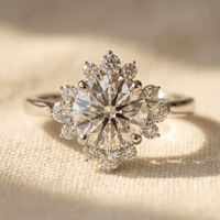 Exquisite Vintage Starburst Synthetic Zirconia Ring