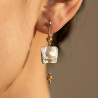 Elegant Daisy Shell Pendant Jewelry Set