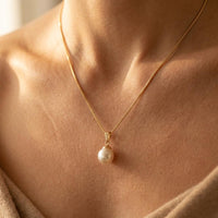 Elegant Pearl White Gold Pendant Necklace
