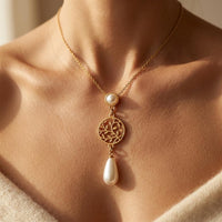 Elegant Floral Pearl Pendant Necklace Golden