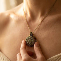 Vintage Flower Pendant Necklace With Zirconia